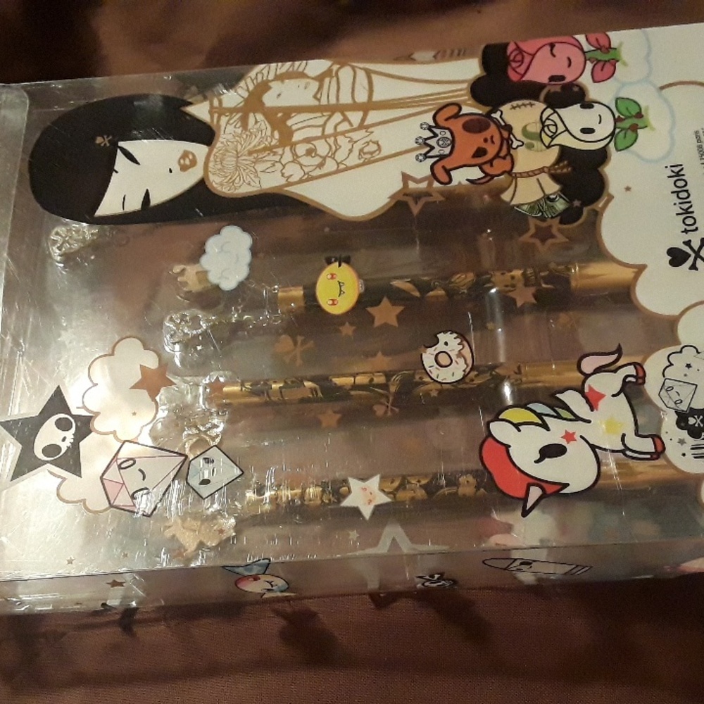 Tokidoki Pittura 4 pc Brush Set: 24 Karat Edition Rare Makeup Brushes LE Charms - Picture 6 of 16
